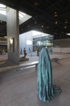 Statue of a veiled figure in the Lehmbruck Museum, self-portrait as a ghost by sculptor Alicja