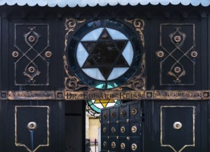 Entrance to the grave of the first Jewish mayor Dr. Eduard Reiss in Czernowicz, 1850-1907, Jewish