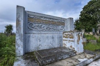 Grave of poet and teacher Eliezer Steinbarg, 1880-1932, Jewish cemetery, Czernowicz, Bukovina,