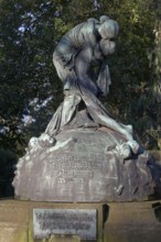 Grave sculpture Reunion by sculptor Friedrich Coubillier, Schiess Pfeifer Historical Grave Site,