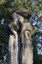 Tomb sculpture with female caryatids by Bldhauer Fritz Klimsch, Behrens grave site, Nordfriedhof