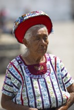 Guatemalan woman in traditional clothing de Atitlán, Sololá Department, Guatemala