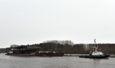 Tugboat, tow ship, bring part of a new ship through the Kiel Canal, NOK, Kiel Canal, Kiel Canal,