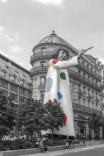 Gigantic figure by Japanese artist Yayoi Kusama pointing at Louis Vuitton department store, black