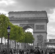 View of the Arc de Triomphe seen from the Champs Élysées, black and white, Paris, France