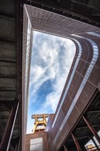 Zollverein Colliery, Doppelbock conveyor scaffolding from shaft 12, Wipperhalle and wagon