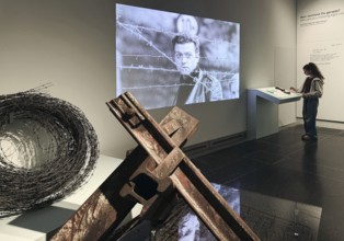 Construction of the Wall as a presentation in the House of History with original material and