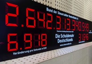 The so-called debt clock was on in Berlin's government district, now in the House of History, Bonn,