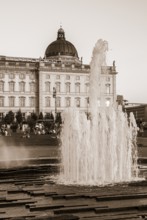 Image editing, nostalgic character, water fountain, summer lifestyle, tourists and passers-by in