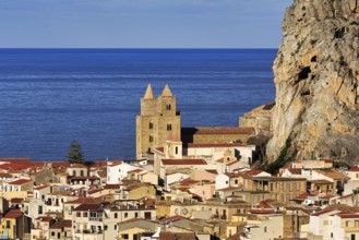 City view of Cefalù in winter, view over the rooftops of Santissimo Salvatore Cathedral, UNESCO