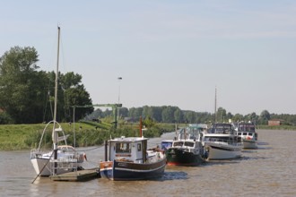 Boats, pleasure boats, pier, river Leda, water sports club, Rhauderfehn, East Frisia, Germany