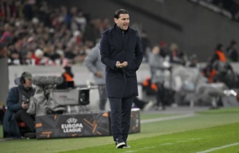 Coach Gerardo Seoane BSC Young Boys Bern on the sidelines gesture gesture soccer, UEFA EUROPA