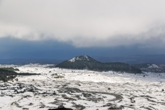Wide, rugged lava field with volcanic cones, remnants of snow, Etna, Etna, Catania, Sicily, Italy