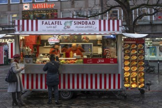 Falafel stand in the pedestrian zone, Nuremberg, Mittelkfranekn, Bavaria, Germany