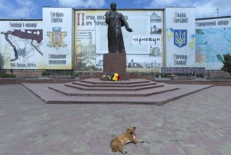 Memorial to Ukrainian national poet Taras Shevchenko, a dog lying down in front, Czernowicz,