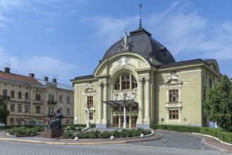 Olha-Kobylianska Theatre, in front statue of Ukrainian National Poet Olga Kobyljanska, Czernowicz,