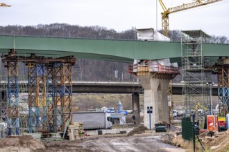 New construction of steel bridges Parts at the Duisburg-Kaiserberg motorway junction, complete