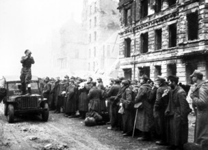 A Red Army soldier films German prisoners of war, Berlin at the beginning of May 1945