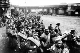Under the York Bridges in Friedrichshain-Kreuzberg, German prisoners of war, early May 1945 J.