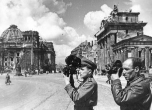 Soviet reporters, journalists with film cameras in front of the Brandenburg Gate, June 1945,