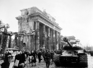 Berlin, tanks, civilians and Soviet soldiers in front of the destroyed Brandenburg Gate, Berlin May