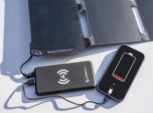 Solar module for charging power banks, mobile phones, small, transportable, emergency preparedness
