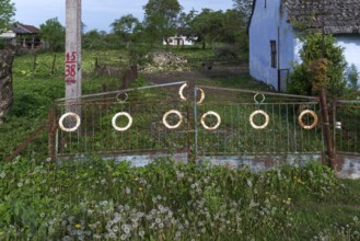 Old garden gate in front of a plot of land in the former Dornfeld from 1789-1939, today