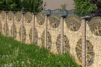 New garden fence in the former Dornfeld from 1789-1939, today Ternopillya, Ukraine