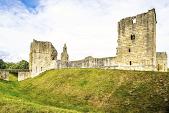 Ruins of Warkworth Castle, River Coquet, Warkworth, Northumberland, England, UK