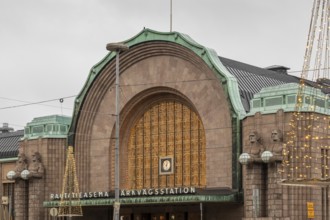 Torchbearers flank main entrance, statues of Emil Wikström, Central Station with Christmas