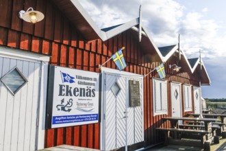 Red Swedish wooden houses in Ekenäs guest house on Lake Vänern, Ekenäs, Värmlandsnäs peninsula,