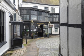 Historic courtyard of The George Hotel, King Street, town centre of Reading, Berkshire, England, UK