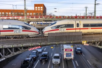 ICE and S-Bahn train on the line, railway bridge over Deutz-Mülheimer-Straße, more than 10 tracks