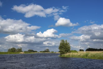 Wolkenspiel über der Hunte in der Wesermarsch, Holle, Hude, Lower Saxony, Germany