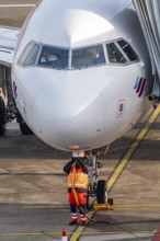 Ground crew installs ground power, power supply for the aircraft after stopping at the parking