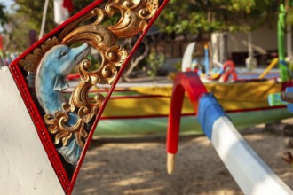 Restored, brightly painted outrigger fishing boats on Sanur beach, Bali, Indönsia