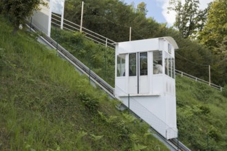 Pier lift, inclined lift connects the beach with Wilhelmstraße, Sellin, Baltic resort, Rügen