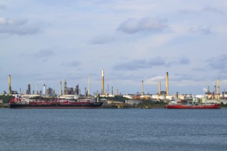 Gas tanker, Esso Oil Terminal, Southampton, Hampshire, UK