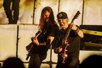 Guitarists Mark Jansen and Isaac Delahaye from Epica, live on Arcane Dimensions Tour 2026 at Zenith