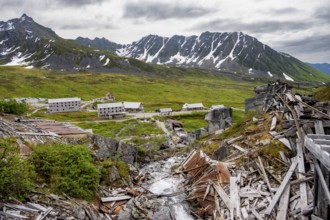 Crumbling mill and former Gold Mine Independence Mine building in mountainous landscape,