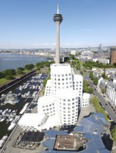 Gehry Bauwerke im Medienhafen Düsseldorf, North Rhine-Westphalia, Germany