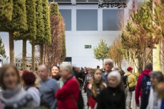 Visitors walk through the flower hall at the Green Week on the exhibition grounds in Berlin on 16
