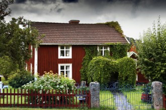 Charming red house with well-kept garden inspired by Astrid Lindgren's Bullerbü, Svedstorp,