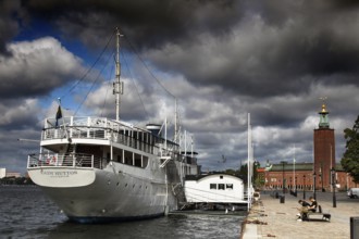 Stockholm City Hall on Kungsholmen with adjacent harbor and dramatic sky, Stockholm, Kungsholmen,