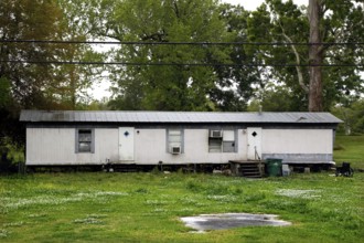 Simple caravan surrounded by green nature in Atchafalaya Basin, Atchafalaya Basin, Louisiana, USA