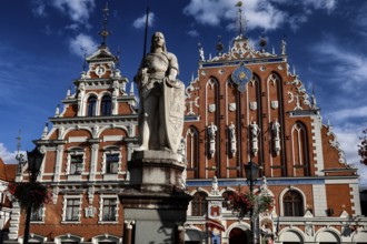 House of Blackheads with Roland statue on the historic Town Hall Square, Rathausplatz,