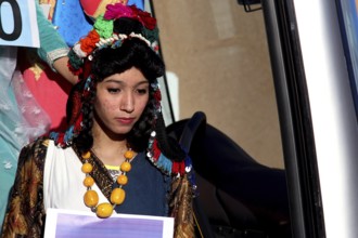 Young woman in traditional dress during the Miss Election at the Fête des Roses, El Kelâa m'Gouna,
