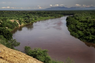 Wide Omo River amid green landscape with views of surrounding hills, Kara Korcno, region, Ethiopia
