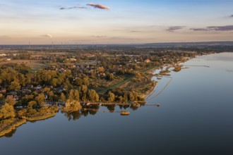 Lembruch, Lower Saxony, Germany, Dümmer See at the outflow of the river Lohne with shore and