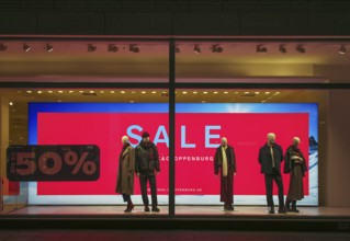 Night view, sale, shop window, window display, Peek & Cloppenburg, logo, department store chain,